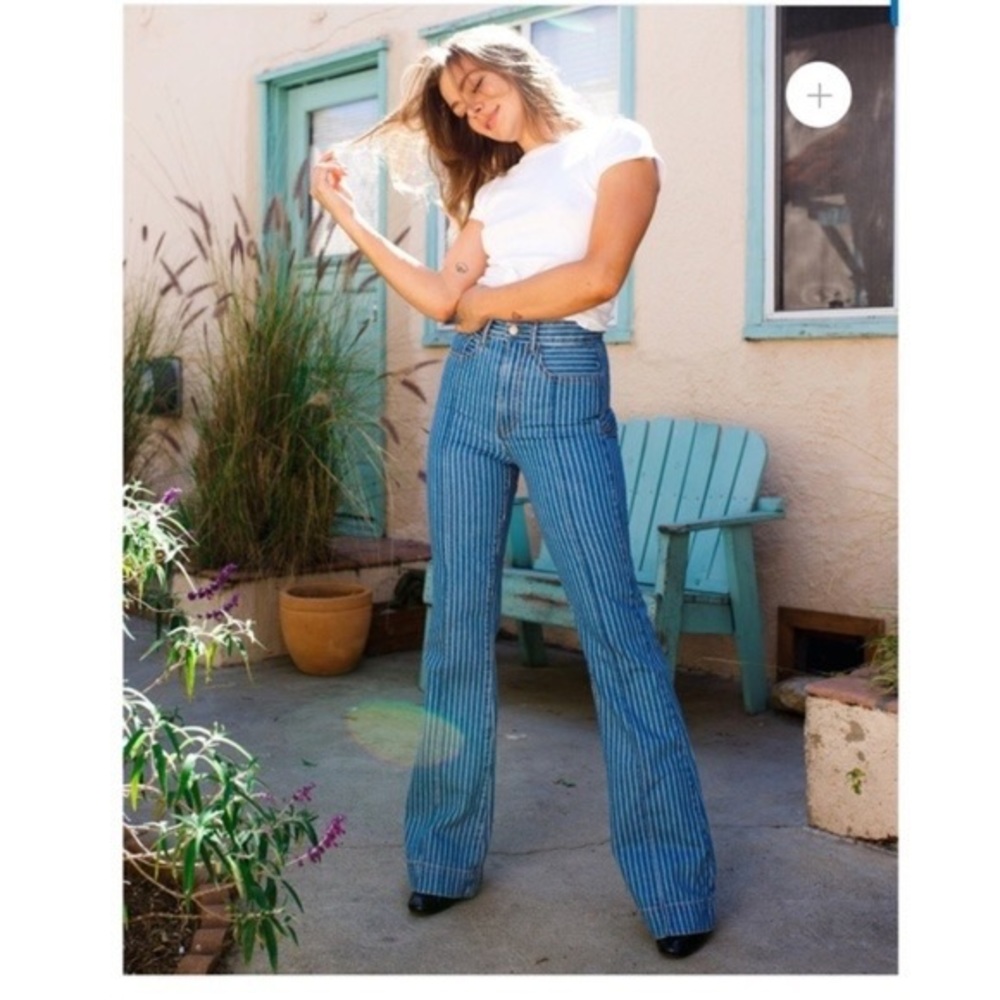 Revice pinstripe flare jeans💙